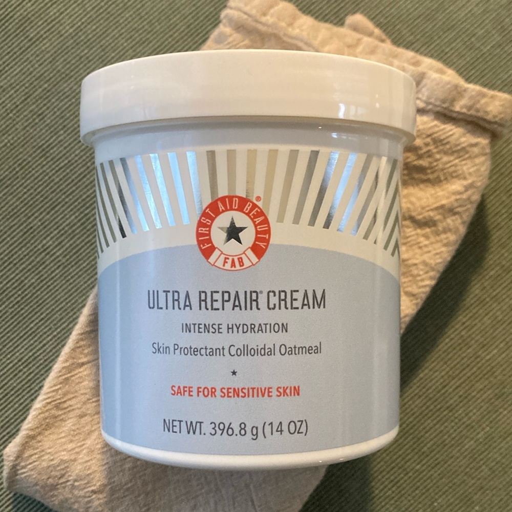 First aid beauty Ultra repair cream intense hydration